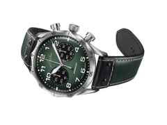 Junghans Meister Pilot Chronoscope Automatik Edelstahl 43mm grünes Zifferblatt grünes Lederband – Herrenuhren Chronograph aus Edelstahl und Leder. Das Gehäuse ist rund und grau. Das Lederarmband ist schwarz. Das Zifferblatt ist arabisch Index und grün. – Ansicht 2