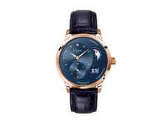 Glashütte Original PanoMaticLunar Automatik Rotgold 40mm blaues Zifferblatt blaues Lederband – Herrenuhren Uhr mit Datum aus 750 Rotgold. Das Gehäuse ist rund und roségold. Das Lederarmband Kroko / Alligator ist blau. Das Zifferblatt ist ein Index in blau.