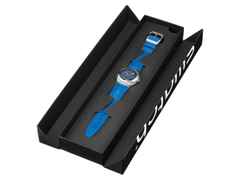 Swatch Irony Lady Blossom Time Blue Petal Promise Quarz Edelstahl 33mm blaues Zifferblatt blaues Lederband – Damenuhren Uhr ohne Datum aus Edelstahl und Leder. Das Gehäuse ist rund und silber. Das Lederarmband ist blau. Das Zifferblatt ist ohne Zeichen und blau. – Ansicht 7