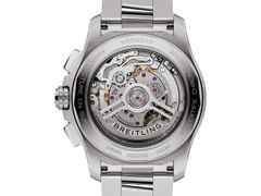 Breitling Avenger B01 Chronograph 42 Automatik Edelstahl 42mm schwarzes Zifferblatt Metallband – Herrenuhren Chronograph aus Edelstahl. Das Gehäuse ist rund und silber. Das Edelstahlarmband ist silber. Das Zifferblatt ist ein Index in schwarz. – Ansicht 3