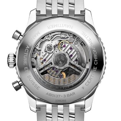 Breitling Navitimer B01 Chronograph 46 Edelstahl blaues Zifferblatt Metallband – Herrenuhren Chronograph aus Edelstahl. Das Gehäuse ist rund und silber. Das Edelstahlarmband ist silber. Das Zifferblatt ist ein Index in blau. – Ansicht 4