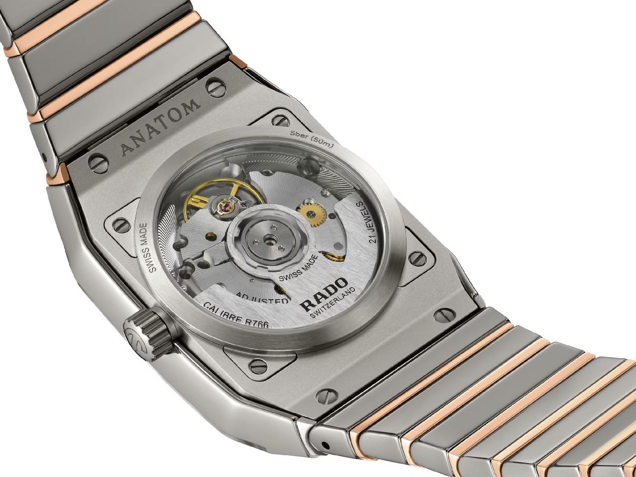 Rado Anatom Automatik Keramik 32,5mm graues Zifferblatt graues Keramikband – Damenuhren Uhr mit Datum aus Edelstahl, Keramik und PVD beschichtet. Das Gehäuse ist rechteckig und grau. Das Keramikarmband ist grau. Das Zifferblatt ist ein Index in grau. – Ansicht 4