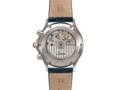 Sinn Spezialuhren 358 Sa Flieger B E Chronograph Automatik Edelstahl 42mm blaues Zifferblatt braunes Lederband – Herrenuhren Chronograph aus Edelstahl. Das Gehäuse ist rund und silber. Das Lederarmband ist braun. Das Zifferblatt ist arabisch Index und blau. – Ansicht 4