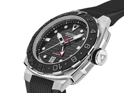 Alpina Seastrong Diver Extreme Automatic GMT Edelstahl 39mm schwarzes Zifferblatt schwarzes Kautschukband – Herrenuhren Uhr mit Datum aus Edelstahl und Kautschuk. Das Gehäuse ist rund und silber. Das Kautschuk / Kunststoff / Silikon Armband ist schwarz. Das Zifferblatt ist ein Index in schwarz. – Ansicht 2