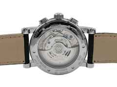 Mühle Glashütte Teutonia II Chronograph Automatik Edelstahl 42mm silbernes Zifferblatt schwarzes Lederband M1-30-95 Full Set mit Garantie Occasion Refurbished – Herrenuhren Uhr mit Datum aus Edelstahl und Leder. Das Gehäuse ist rund und silber. Das Lederarmband ist schwarz. Das Zifferblatt ist ein Index in weiß. – Ansicht 2