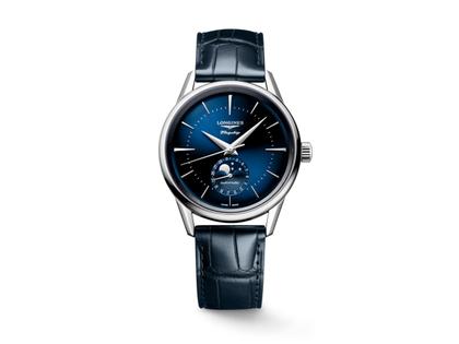 Longines Flagship Heritage Automatik Edelstahl 38,5mm dunkelblaues Zifferblatt blaues Lederband – Herrenuhren Uhr mit Datum aus Edelstahl und Leder. Das Gehäuse ist rund und silber. Das Lederarmband Kroko / Alligator ist blau. Das Zifferblatt ist ein Index in blau.