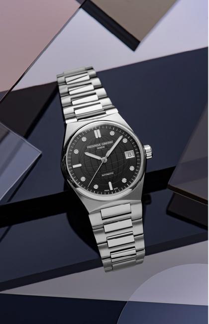 Frederique Constant Highlife Ladies Automatik Edelstahl 34mm schwarzes Zifferblatt Metallband – Damenuhren Uhr mit Datum aus Edelstahl. Das Gehäuse ist rund und gelbgold. Das Edelstahlarmband ist silber. Das Zifferblatt ist ein Index in schwarz. – Ansicht 5