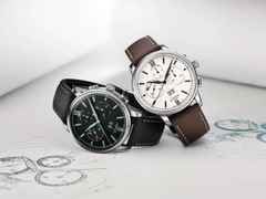 Glashütte Original Senator Chronograph Panoramadatum Automatik Edelstahl 42mm weißes Zifferblatt braunes Lederband – Herrenuhren Chronograph aus 950 Platin. Das Gehäuse ist rund und silber. Das Lederarmband ist braun. Das Zifferblatt ist römisch Index und weiß. – Ansicht 4