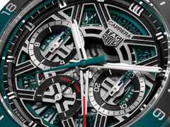 TAG Heuer Carrera Chronograph Extreme Sport Twin Time Automatik Titan 44mm skelettiertes Zifferblatt grünes Kautschukband – Herrenuhren Chronograph aus Kautschuk, Keramik und Titan. Das Gehäuse ist rund und silber. Das Kautschuk / Kunststoff / Silikon Armband ist grün. Das Zifferblatt ist skelettiert und grün. – Ansicht 5