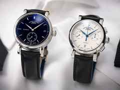 Mühle Glashütte Teutonia IV Chronograph Automatik Edelstahl 39mm weißes Zifferblatt schwarz Lederband – Herrenuhren Chronograph aus Edelstahl. Das Gehäuse ist rund und silber. Das Lederarmband ist schwarz. Das Zifferblatt ist ein Index in weiß. – Ansicht 4
