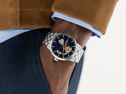 Hamilton Jazzmaster Open Heart Automatik Edelstahl 42mm blaues Zifferblatt Metallband – Herrenuhren Uhr ohne Datum aus Edelstahl. Das Gehäuse ist rund und silber. Das Edelstahlarmband ist silber. Das Zifferblatt ist ein Index in blau. – Ansicht 4