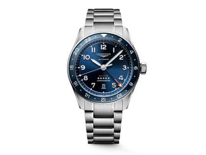 Longines Spirit Zulu Time Automatik Edelstahl 42mm blaues Zifferblatt Metallband – Herrenuhren Uhr mit Datum aus Edelstahl und Keramik. Das Gehäuse ist rund und silber. Das Edelstahlarmband ist silber. Das Zifferblatt ist arabisch und blau.