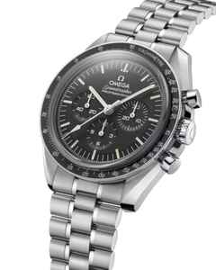 Omega Speedmaster Moonwatch Professional Chronograph Handaufzug Edelstahl 42mm schwarzes Zifferblatt Metallband – Herrenuhren Chronograph aus Edelstahl und eloxiertes Aluminium. Das Gehäuse ist rund und silber. Das Edelstahlarmband ist silber. Das Zifferblatt ist ein Index in schwarz. – Ansicht 3