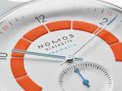 Nomos Glashütte Autobahn neomatik Automatik 41 mm Datum Director's Cut Limited Edition A3 – Herrenuhren Uhr mit Datum aus Edelstahl. Das Gehäuse ist rund und silber. Das Edelstahlarmband ist silber. Das Zifferblatt ist arabisch Index und weiß. – Ansicht 3