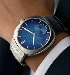 H. Moser & Cie. Streamliner Small Seconds Blue Enamel Automatic Edelstahl 39mm blaues Zifferblatt Metallband – Herrenuhren Uhr ohne Datum aus Edelstahl. Das Gehäuse ist rund und silber. Das Edelstahlarmband ist silber. Das Zifferblatt ist ein Index in blau. – Ansicht 3