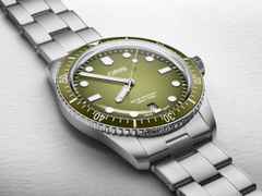 Oris Divers Sixty-Five Date Automatik Edelstahl 40mm grünes Zifferblatt Metallband – Herrenuhren Uhr mit Datum aus Edelstahl. Das Gehäuse ist rund und silber. Das Edelstahlarmband ist silber. Das Zifferblatt ist ein Index in grün. – Ansicht 3