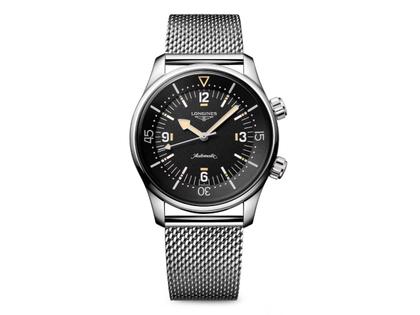 Longines Legend Diver 59 Automatik Edelstahl 42mm schwarzes Zifferblatt Metallband – Herrenuhren Uhr ohne Datum aus Edelstahl. Das Gehäuse ist rund und silber. Das Edelstahlarmband ist silber. Das Zifferblatt ist arabisch Index und schwarz.