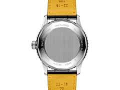 Breitling Navitimer Automatic GMT 41 Chronometer Edelstahl schwarzes Zifferblatt schwarzes Lederband – Herrenuhren Uhr mit Datum aus Edelstahl. Das Gehäuse ist rund und silber. Das Lederarmband Kroko / Alligator ist schwarz. Das Zifferblatt ist ein Index in schwarz. – Ansicht 2