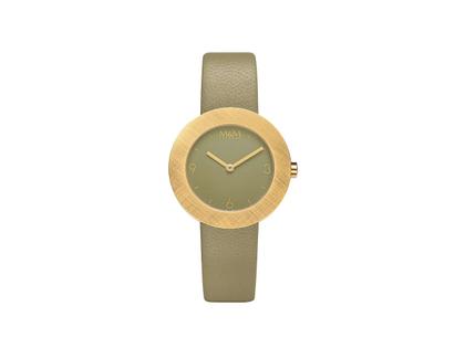 M&M Circle Line Matt Quarz Edelstahl IP-Gelbgold 34mm grünes Zifferblatt grünes Lederband – Damenuhren Uhr ohne Datum aus Edelstahl, IP beschichtet und vergoldet. Das Gehäuse ist rund und gelbgold. Das Lederarmband ist grün. Das Zifferblatt ist arabisch Index und grün.