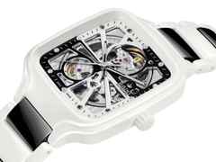 Rado True Square Open Heart Diamonds Automatik Keramik 38mm weißes Zifferblatt weißes Keramikband limitiert – Herrenuhren Uhr ohne Datum aus Keramik und Titan. Das Gehäuse ist quadratisch und weiß. Das Keramikarmband ist weiß. Das Zifferblatt ist skelettiert und weiß. – Ansicht 2