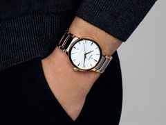 Rado Centrix Automatik Edelstahl Roségold-PVD 39,5mm weißes Zifferblatt Metallband – Herrenuhren Uhr mit Datum aus Edelstahl, Keramik und PVD beschichtet. Das Gehäuse ist rund und roségold. Das Keramikarmband ist grau. Das Zifferblatt ist ein Index in weiß. – Ansicht 7