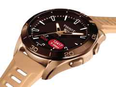 Tissot T-Touch Connect Sport Quarz Titan Roségoldfarben-PVD 43mm schwarzes Zifferblatt beiges Silikonband – Herrenuhren Uhr Multifunktion aus Kautschuk, Keramik, PVD beschichtet und Titan. Das Gehäuse ist rund und silber. Das Kautschuk / Kunststoff / Silikon Armband ist beige. Das Zifferblatt ist digital und schwarz. – Ansicht 2