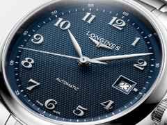 Longines Master Collection Automatik Edelstahl 39mm blaues Zifferblatt Metallband – Herrenuhren Uhr mit Datum aus Edelstahl. Das Gehäuse ist rund und silber. Das Edelstahlarmband ist silber. Das Zifferblatt ist arabisch und blau. – Ansicht 2