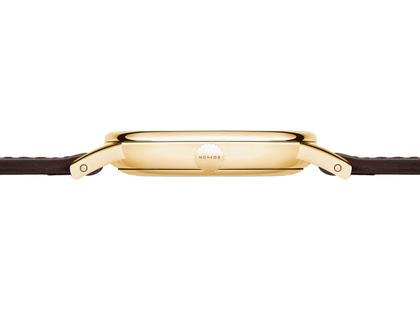 Nomos Glashütte Ludwig 33 Gold Handaufzug Gelbgold weißes Zifferblatt braunes Lederband – Damenuhren Uhr ohne Datum aus 750 Rotgold. Das Gehäuse ist rund und roségold. Das Lederarmband ist braun. Das Zifferblatt ist römisch Index und weiß. – Ansicht 2