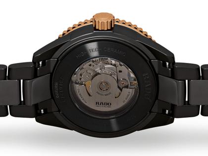 Rado Captain Cook  Keramik schwarz roségold Keramikband – Herrenuhren Uhr ohne Datum aus Keramik. Das Gehäuse ist rund und schwarz. Das Keramikarmband ist schwarz. Das Zifferblatt ist ein Index in schwarz. – Ansicht 4