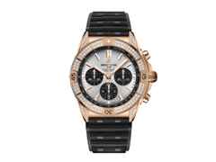 Breitling Chronomat B01 42 Automatik Rotgold silbernes Zifferblatt mit Brillanten 1,30ct schwarzes Kautschukband – Herrenuhren Chronograph aus 750 Rotgold und Kautschuk. Das Gehäuse ist rund und roségold. Das Kautschuk / Kunststoff / Silikon Armband ist schwarz. Das Zifferblatt ist ein Index in silber.