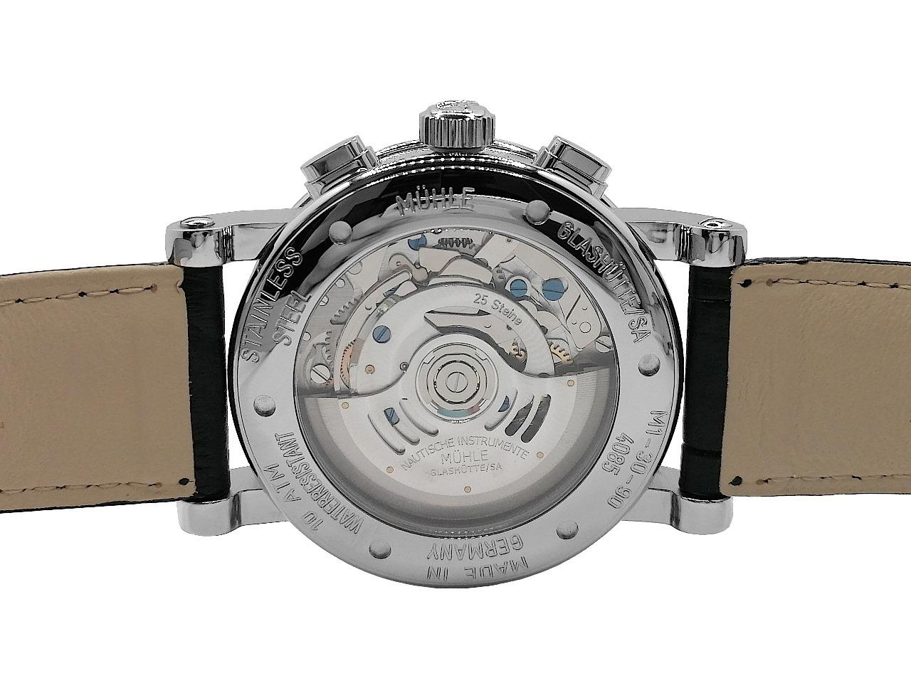 Mühle Glashütte Teutonia II Chronograph Automatik Edelstahl 42mm silbernes Zifferblatt schwarzes Lederband M1-30-95 Full Set mit Garantie Occasion Refurbished – Herrenuhren Uhr mit Datum aus Edelstahl und Leder. Das Gehäuse ist rund und silber. Das Lederarmband ist schwarz. Das Zifferblatt ist ein Index in weiß. – Ansicht 2