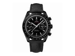 Omega Speedmaster Dark Side of the Moon Chronograph Automatik Keramik 44mm schwarzes Zifferblatt schwarzes Textilband – Herrenuhren Chronograph aus Keramik. Das Gehäuse ist rund und schwarz. Das Textilarmband ist schwarz. Das Zifferblatt ist ein Index in schwarz.