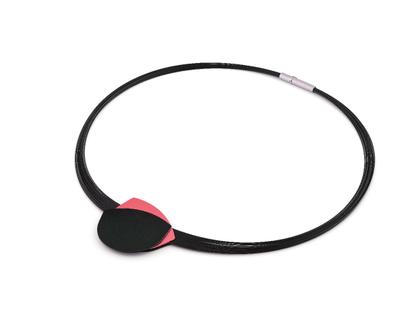 Step by Step Collier Edelstahl schwarz beschichtet 46cm mit Aluminium-Elementen schwarz und rot – Halsschmuck Collier aus Aluminium, Edelstahl und und .
