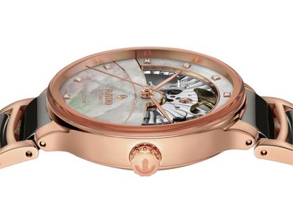 Rado Centrix Diamonds Automatik Open Heart Edelstahl Roségold-PVD 35mm graues Zifferblatt mit Brillanten Metallband – Damenuhren Uhr ohne Datum aus Edelstahl, Keramik und PVD beschichtet. Das Gehäuse ist rund und roségold. Das Keramikarmband ist grau. Das Zifferblatt ist ein Index in grau. – Ansicht 3