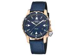 Mühle Glashütte Yacht-Timer BRONZE Limited Edition Automatik 44mm blaues Zifferblatt blaues Textilband – Herrenuhren Uhr mit Datum aus Bronze. Das Gehäuse ist rund und roségold. Das Kautschuk / Kunststoff / Silikon Armband ist blau. Das Zifferblatt ist ein Index in blau.