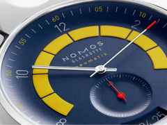 Nomos Glashütte Autobahn neomatik Automatik 41 mm Datum Director's Cut Limited Edition A7 – Herrenuhren Uhr mit Datum aus Edelstahl. Das Gehäuse ist rund und silber. Das Edelstahlarmband ist silber. Das Zifferblatt ist arabisch Index und blau. – Ansicht 3