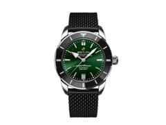 Breitling Superocean Heritage B20 Automatic 42 Edelstahl grünes Zifferblatt schwarzes Kautschukband – Herrenuhren Uhr mit Datum aus Edelstahl. Das Gehäuse ist rund und silber. Das Kautschuk / Kunststoff / Silikon Armband ist schwarz. Das Zifferblatt ist ein Index in grün.