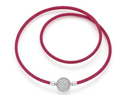 Jörg Heinz Lederschnur Pink Weißgold mit Wechselschließenfunktion – Halsschmuck Collierkette in pink und aus 750 Weißgold und Leder. – Ansicht 2