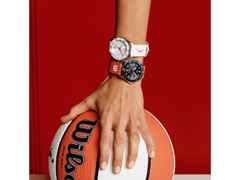 Tissot Seastar Wilson WNBA Quarz Edelstahl 40mm weißes Zifferblatt weißes Lederband – Herrenuhren Uhr mit Datum aus Edelstahl. Das Gehäuse ist rund und silber. Das Lederarmband ist weiß. Das Zifferblatt ist ein Index in weiß. – Ansicht 7