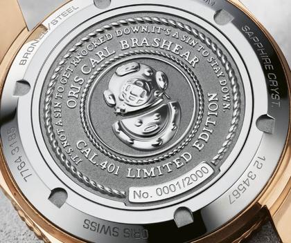 Oris Carl Brashear Limited Edition Automatik Bronze 40mm blaues Zifferblatt blaues Textilband – Herrenuhren Uhr ohne Datum aus Bronze. Das Gehäuse ist rund und roségold. Das Textilarmband ist blau. Das Zifferblatt ist ein Index in blau. – Ansicht 4