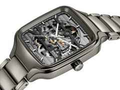 Rado True Square Automatik Skeleton Keramik grau 38mm Keramikband grau – Herrenuhren Uhr ohne Datum aus Keramik und Titan. Das Gehäuse ist quadratisch und grau. Das Keramikarmband ist grau. Das Zifferblatt ist skelettiert und grau. – Ansicht 2