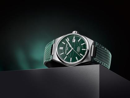 Frederique Constant Highlife Automatic Chronometer Edelstahl 41mm dunkelgrünes Zifferblatt Metallband und Kautschukband – Herrenuhren Uhr mit Datum aus Edelstahl und Kautschuk. Das Gehäuse ist rund und silber. Das Edelstahlarmband ist silber. Das Zifferblatt ist ein Index in grün. – Ansicht 3