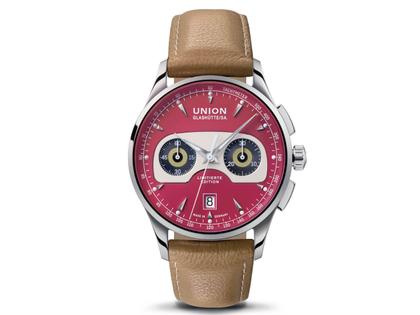 Union Glashütte Noramis Chronograph Sachsen Classic 2020 Limited Edition Automatik Edelstahl 42mm zinnoberrotes Zifferblatt graues Lederband – Herrenuhren Chronograph aus Edelstahl und Leder. Das Gehäuse ist rund und silber. Das Lederarmband ist grau. Das Zifferblatt ist arabisch Index und rot. – Ansicht 3