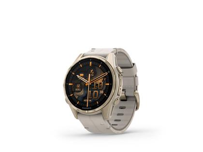 Garmin fenix 8 43mm AMOLED faserverstärktes Polymer Edelstahl softgold beschichtet kalksteinfarbenes Lederband – Damenuhren Uhr Multifunktion aus DLC beschichtet und Edelstahl. Das Gehäuse ist rund und beige. Das Lederarmband ist beige. Das Zifferblatt ist digital und schwarz. – Ansicht 3