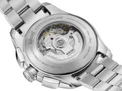 Rado HyperChrome Chronograph Automatik Edelstahl 44mm weißes Zifferblatt Metallband – Herrenuhren Chronograph aus Edelstahl und Keramik. Das Gehäuse ist rund und silber. Das Edelstahlarmband ist silber. Das Zifferblatt ist ein Index in weiß. – Ansicht 4