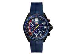 TAG Heuer Formula 1 Chronograph X Oracle RedBull Racing Limited Edition Quarz Edelstahl 43mm Schwarz-DLC blaues Zifferblatt blaues Kautschukband – Herrenuhren Chronograph aus DLC beschichtet, Edelstahl und Keramik. Das Gehäuse ist rund und schwarz. Das Kautschuk / Kunststoff / Silikon Armband ist blau. Das Zifferblatt ist arabisch Index und blau.