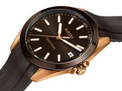 Rado HyperChrome Quarz Edelstahl Roségold-PVD 41,5mm braunes Zifferblatt schwarzes Kautschukband – Herrenuhren Uhr mit Datum aus Edelstahl, Kautschuk, Keramik und PVD beschichtet. Das Gehäuse ist rund und roségold. Das Kautschuk / Kunststoff / Silikon Armband ist schwarz. Das Zifferblatt ist ein Index in braun. – Ansicht 2