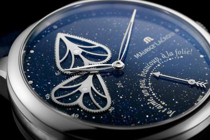 Maurice Lacroix Masterpiece Embrace Automatik Edelstahl 40mm blaues Zifferblatt blaues Lederband – Damenuhren Uhr mit Datum aus Edelstahl. Das Gehäuse ist rund und silber. Das Lederarmband Kroko / Alligator ist blau. Das Zifferblatt ist ein Index in blau. – Ansicht 3