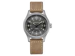 Hamilton Khaki Field Titanium Auto Titan 42mm graues Zifferblatt braunes Lederband – Herrenuhren Uhr ohne Datum aus Titan. Das Gehäuse ist rund und silber. Das Lederarmband ist braun. Das Zifferblatt ist arabisch Index und schwarz.