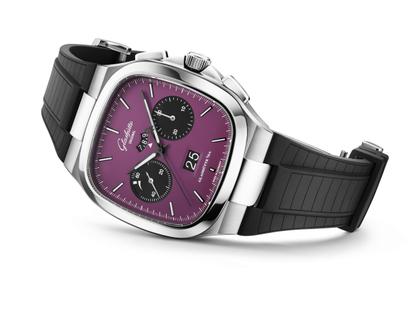 Glashütte Original Seventies Chronograph Panoramadatum Plasma Limited Edition Automatik Edelstahl 40mm violettes Zifferblatt schwarzes Kautschukband – Herrenuhren Chronograph aus 585 Weißgold und Edelstahl. Das Gehäuse ist quadratisch und silber. Das Kautschuk / Kunststoff / Silikon Armband ist schwarz. Das Zifferblatt ist ein Index in lila. – Ansicht 2